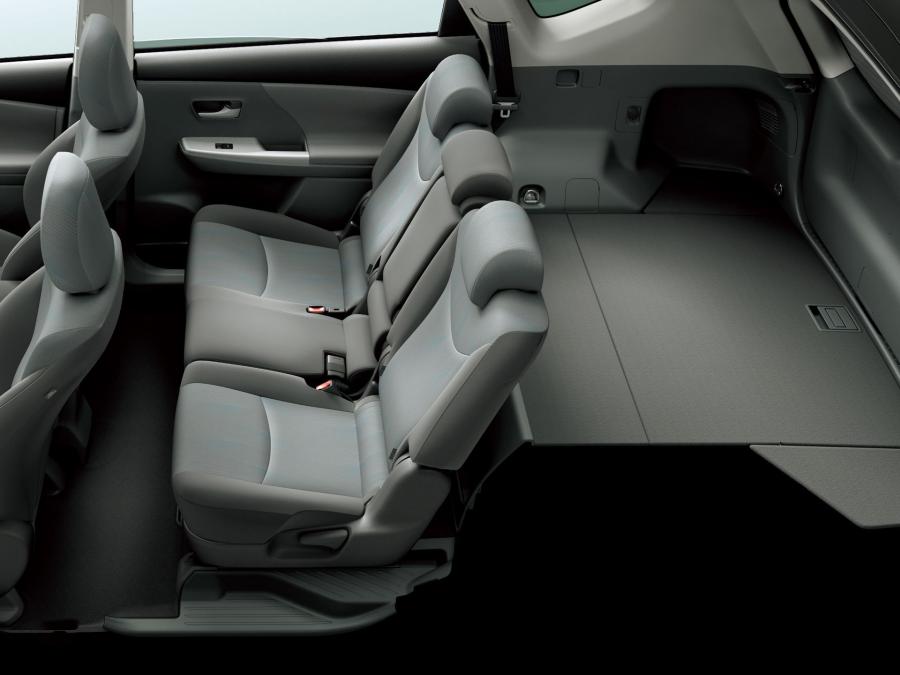  Toyota Prius MPV Alfa Touring Selection 2011 года  (фото 2 из 14)